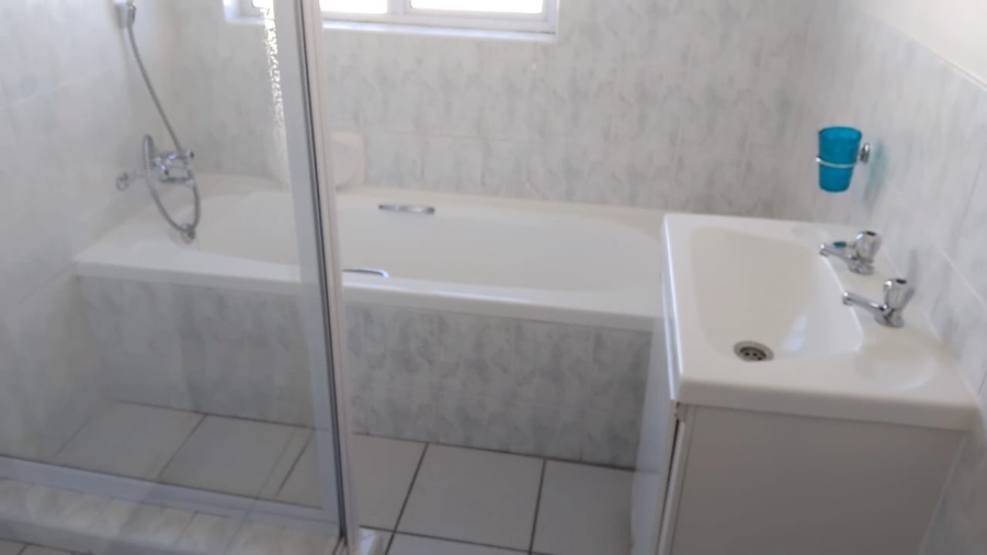 To Let 3 Bedroom Property for Rent in Paradise Beach Western Cape